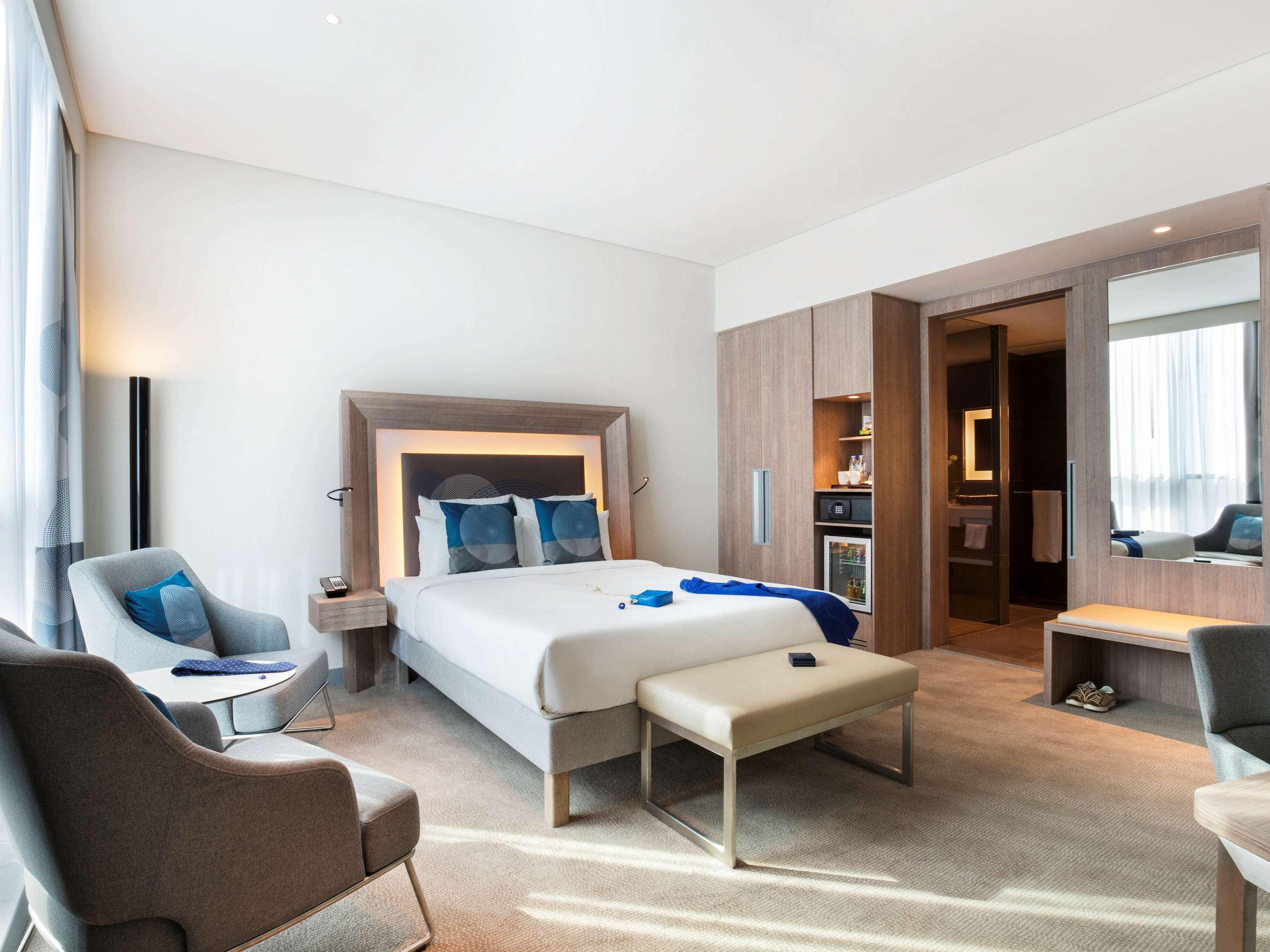 Novotel Bur Dubai - Healthcare City Exterior photo