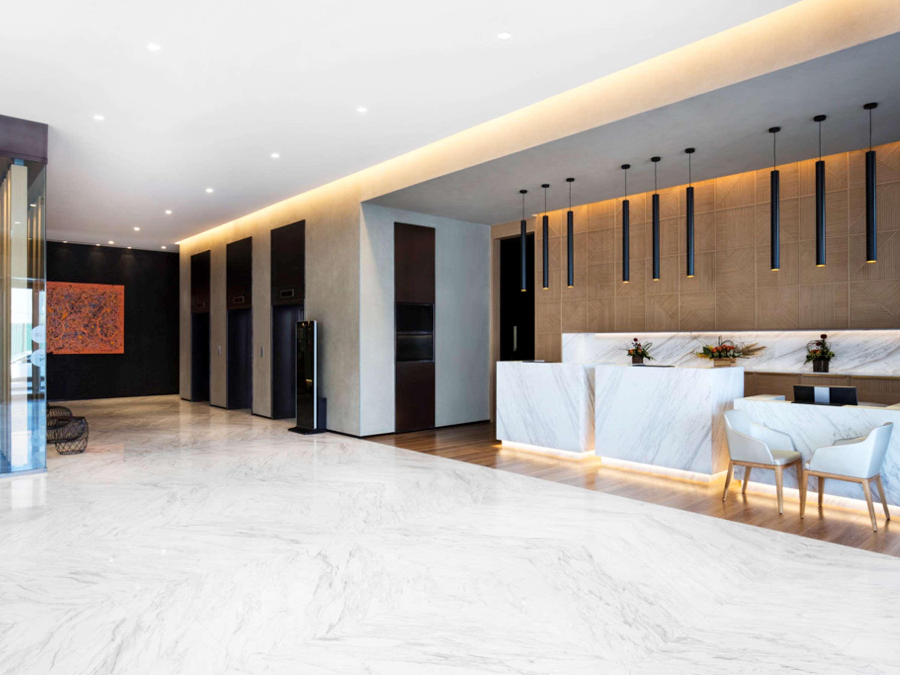 Novotel Bur Dubai - Healthcare City Exterior photo