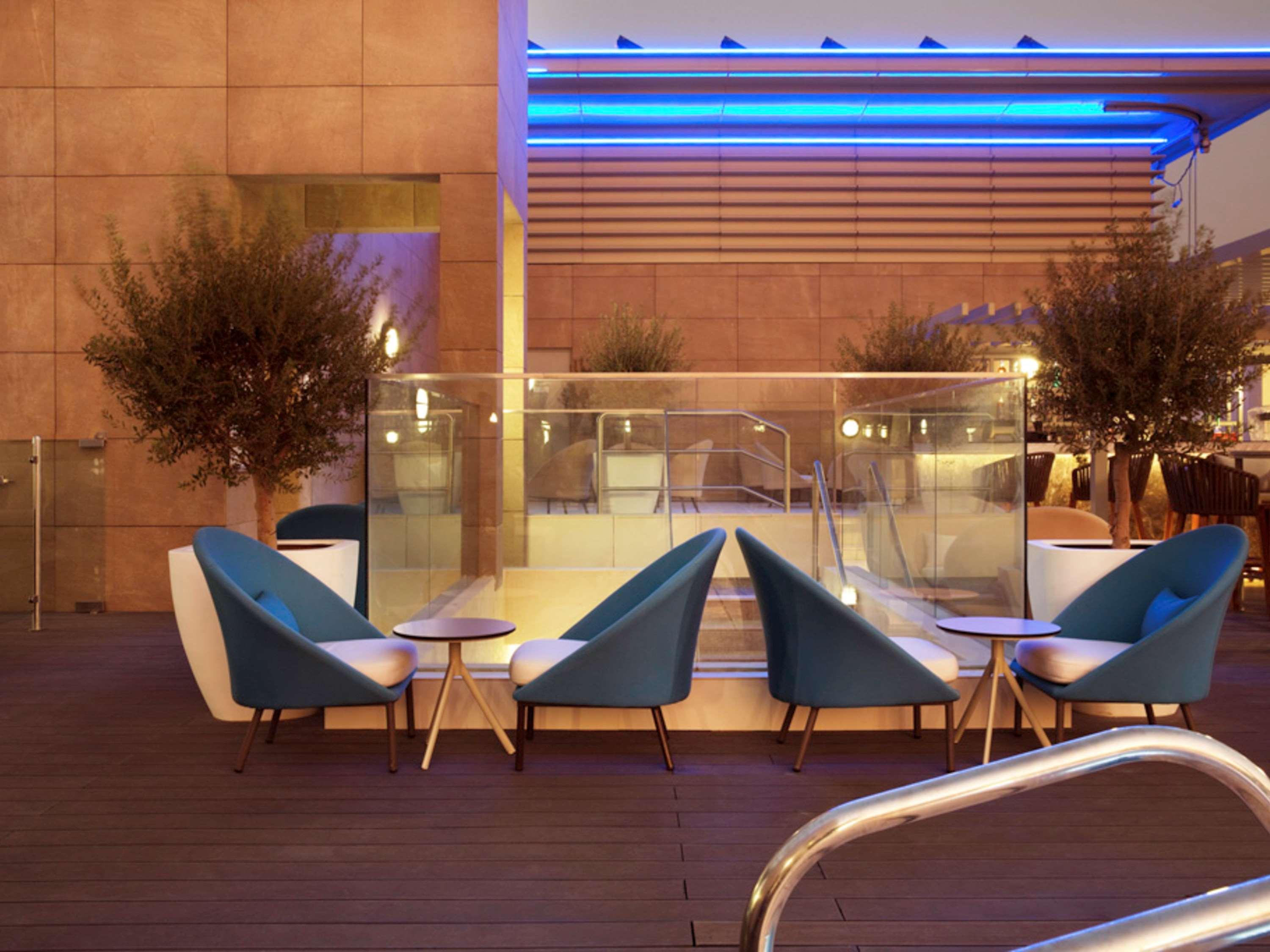 Novotel Bur Dubai - Healthcare City Exterior photo