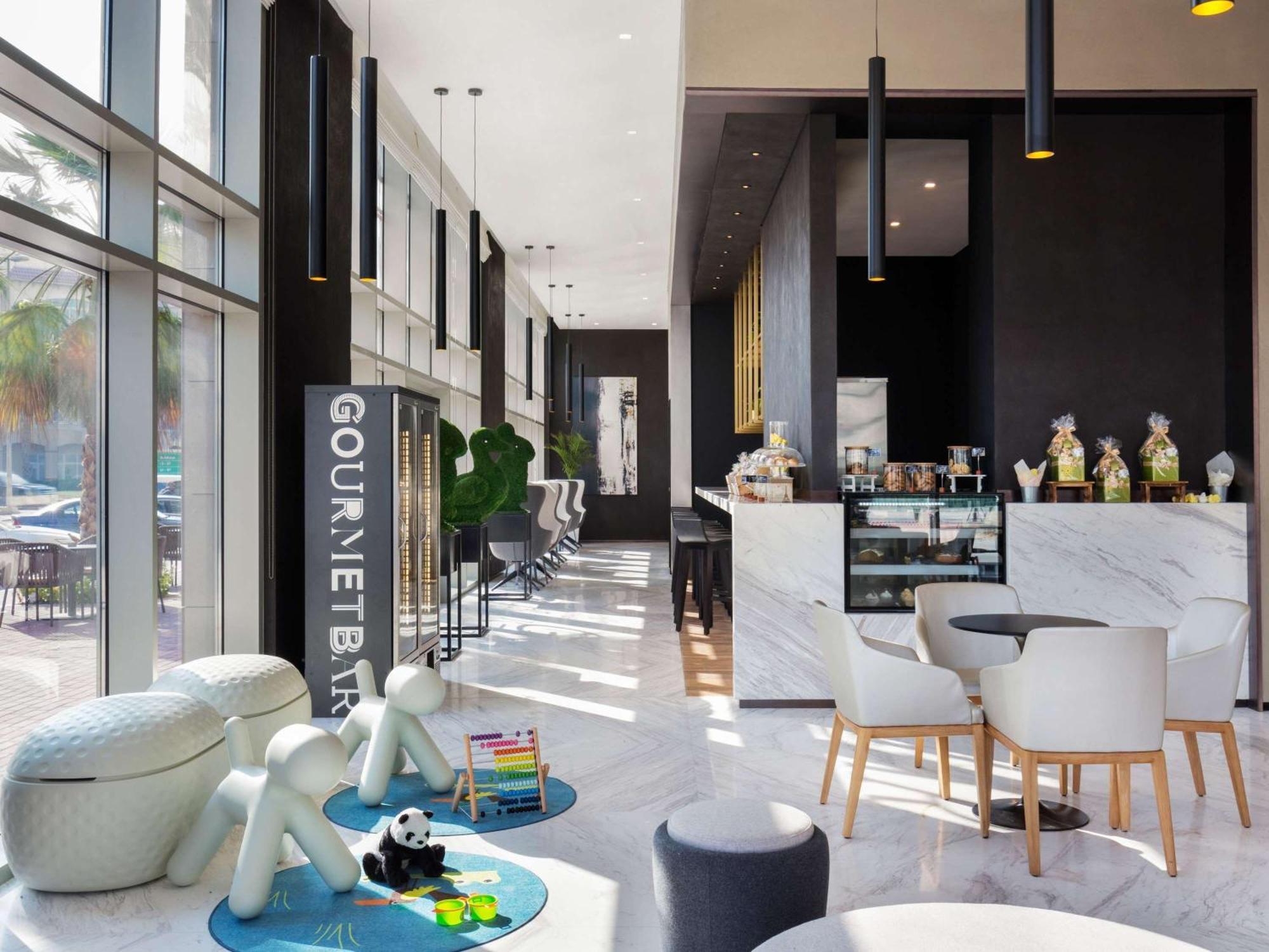 Novotel Bur Dubai - Healthcare City Exterior photo