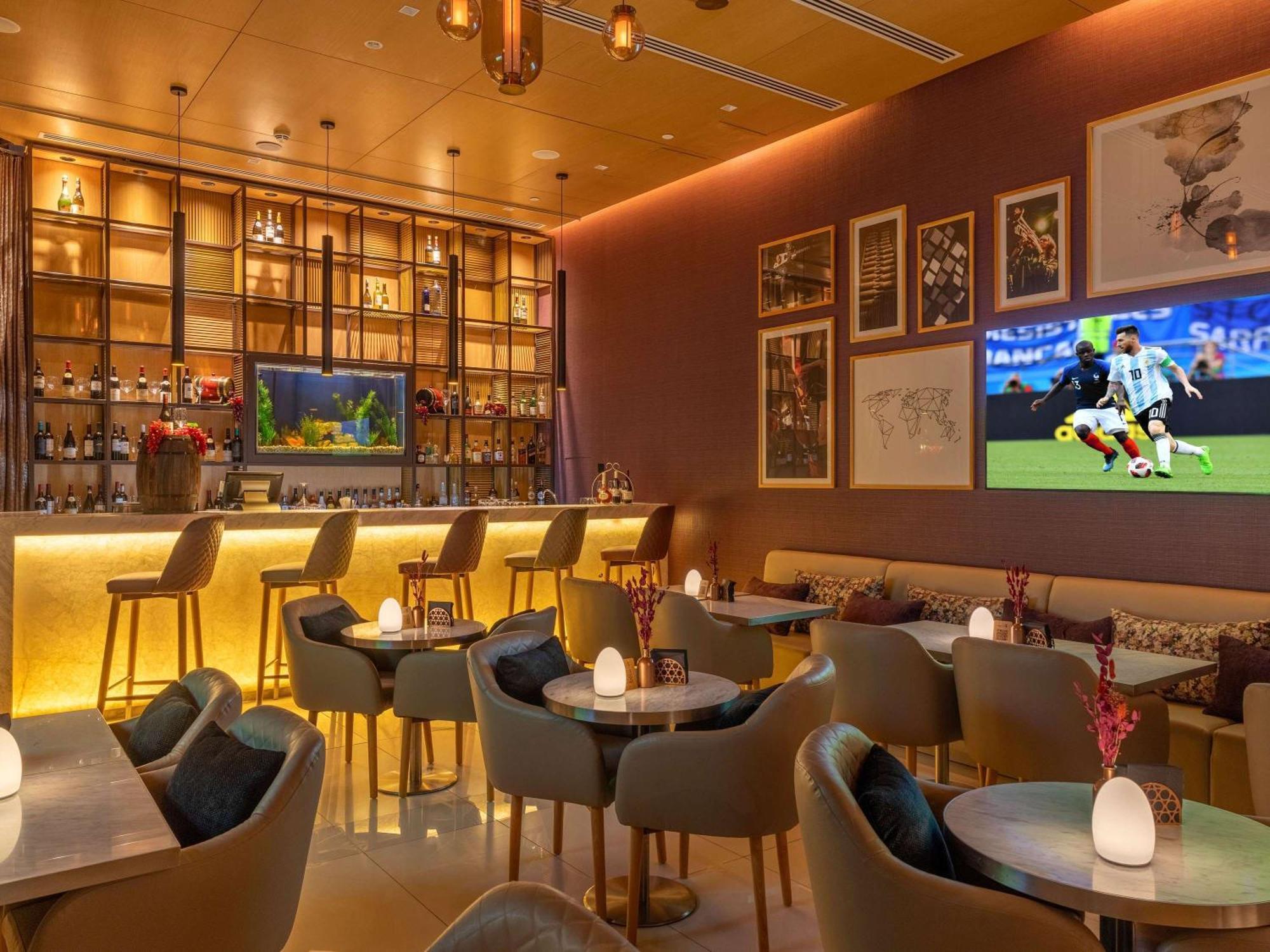 Novotel Bur Dubai - Healthcare City Exterior photo