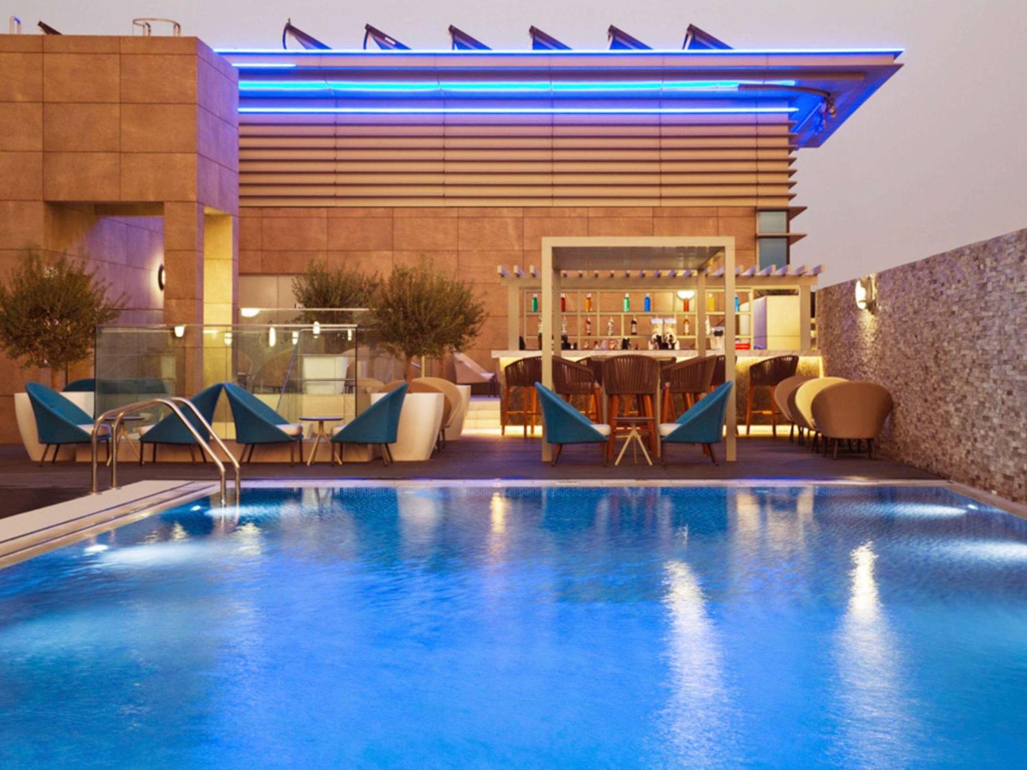 Novotel Bur Dubai - Healthcare City Exterior photo