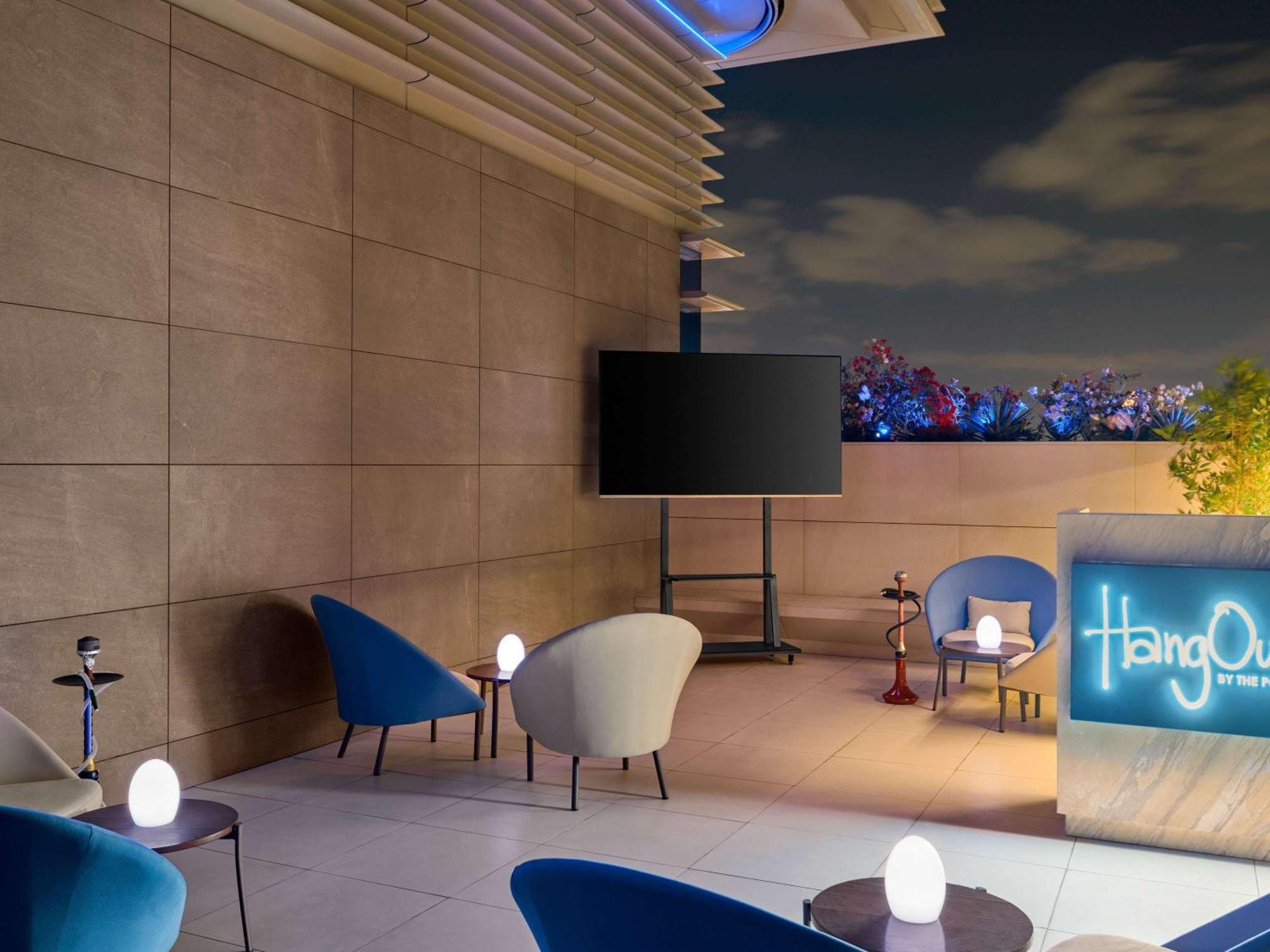 Novotel Bur Dubai - Healthcare City Exterior photo