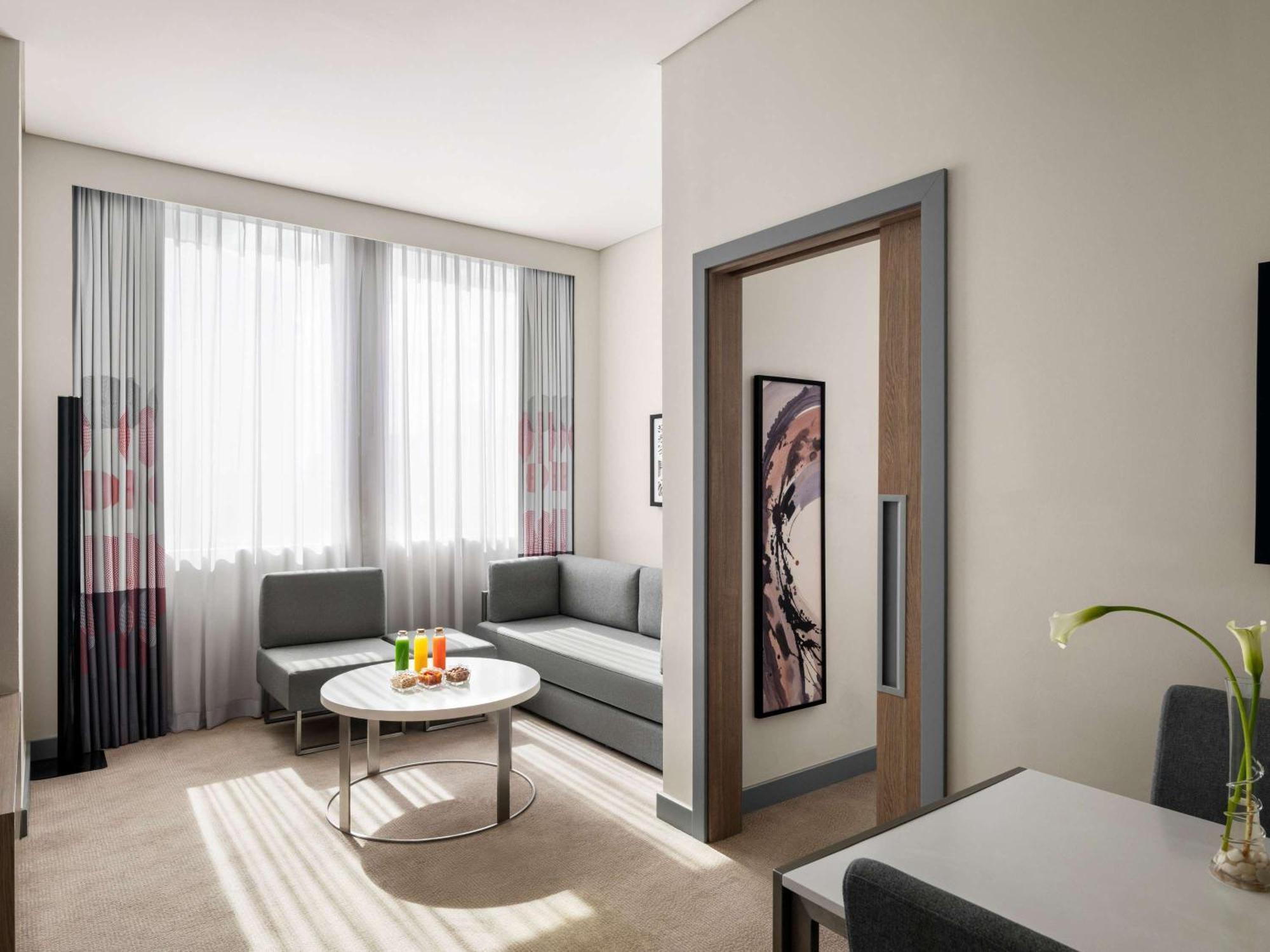 Novotel Bur Dubai - Healthcare City Exterior photo