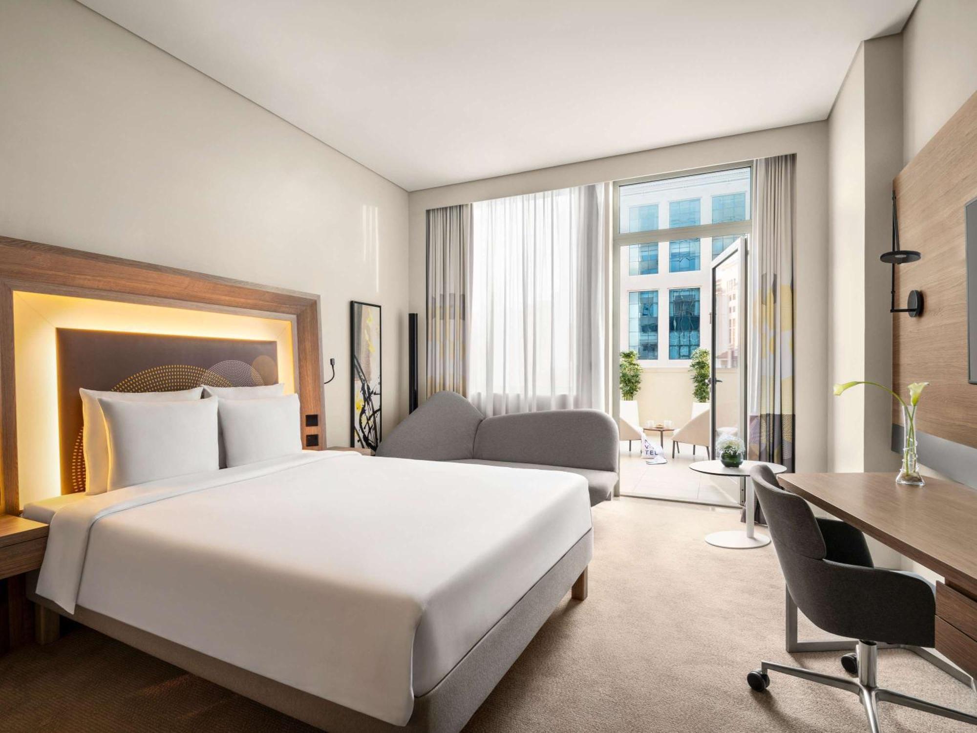 Novotel Bur Dubai - Healthcare City Exterior photo