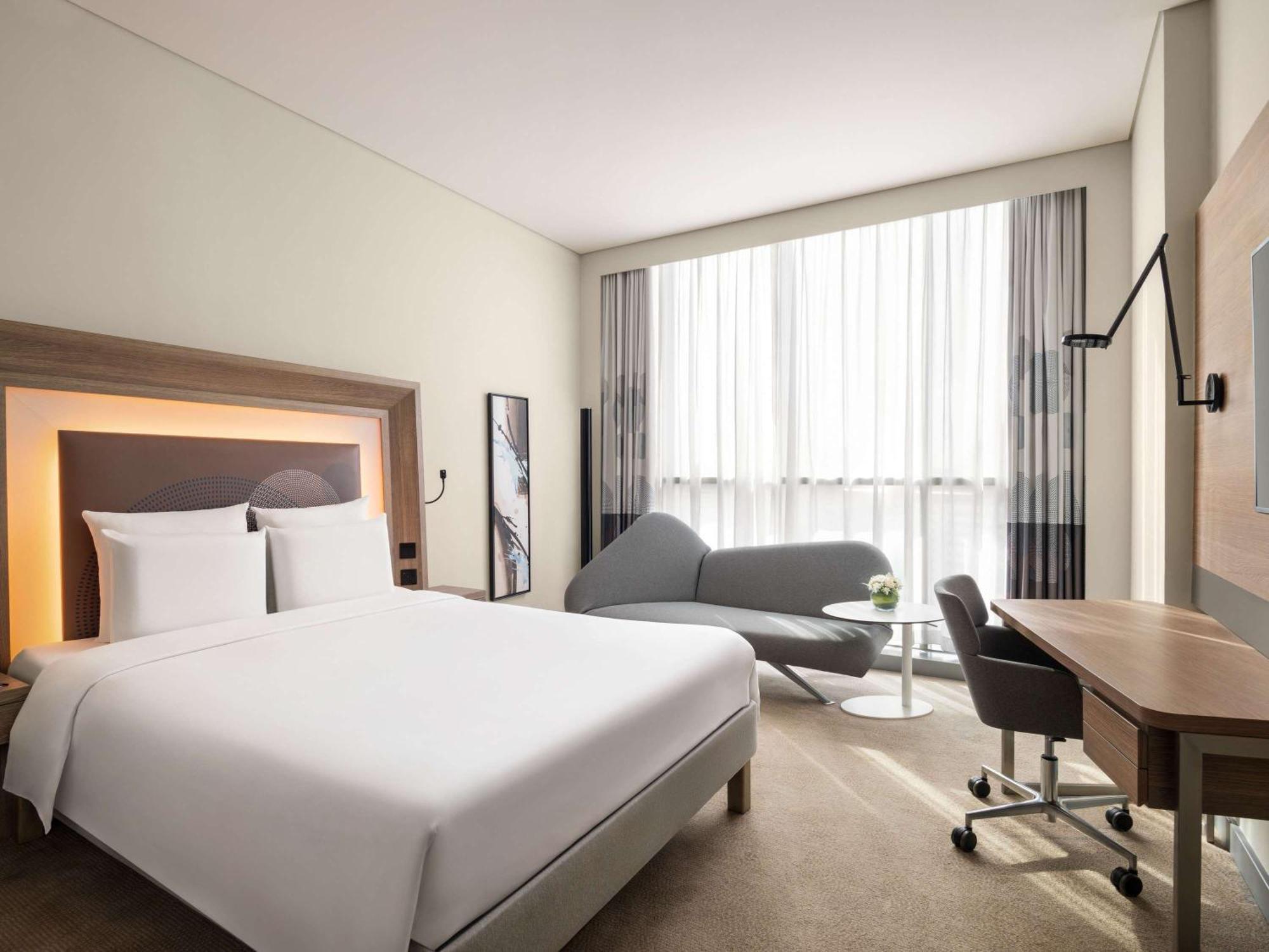 Novotel Bur Dubai - Healthcare City Exterior photo