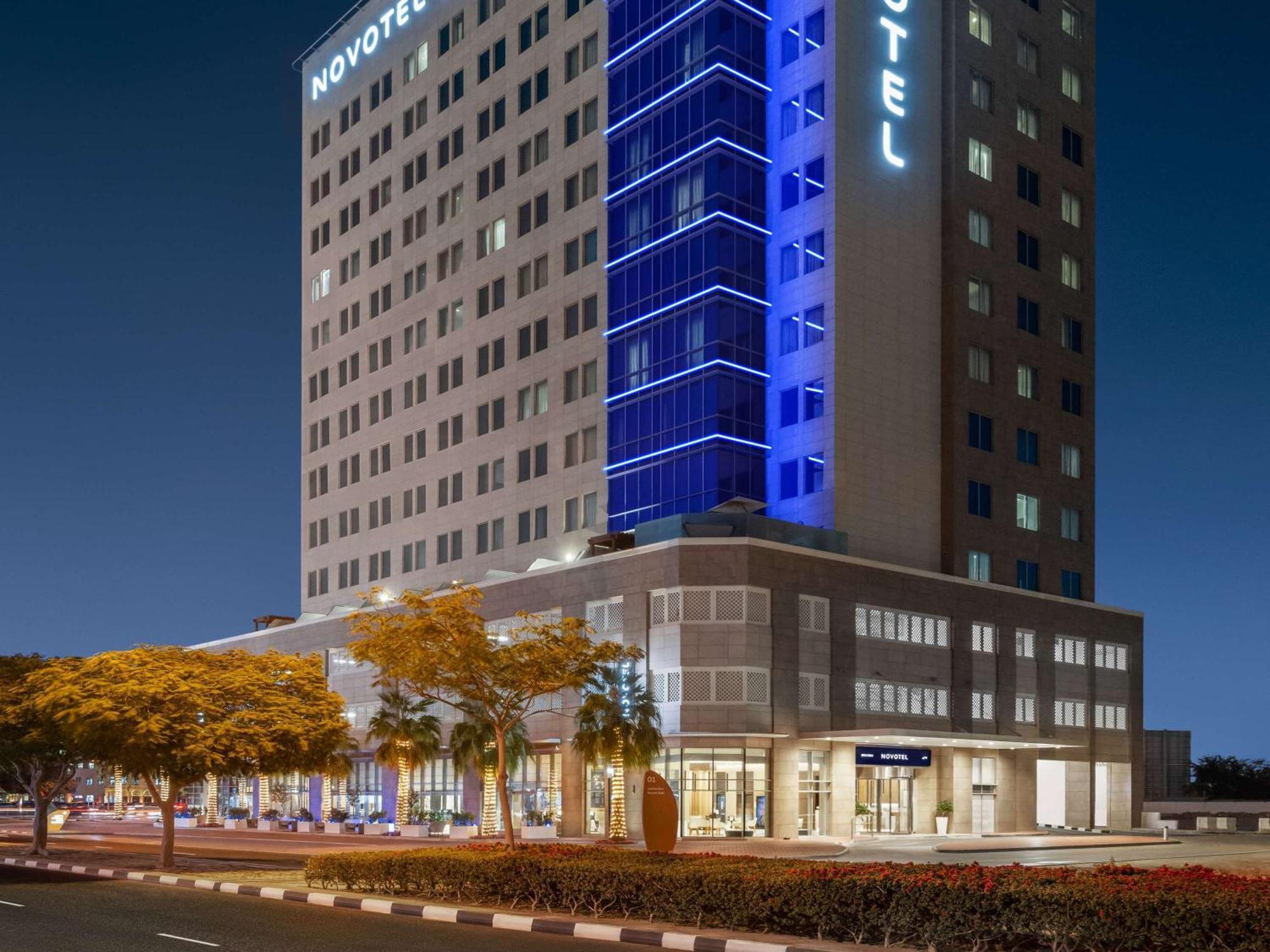 Novotel Bur Dubai - Healthcare City Exterior photo