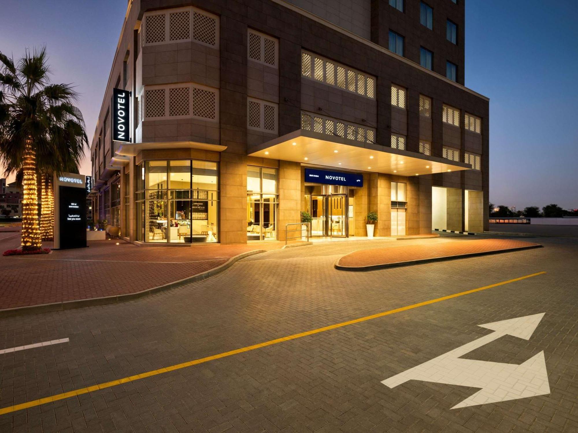 Novotel Bur Dubai - Healthcare City Exterior photo