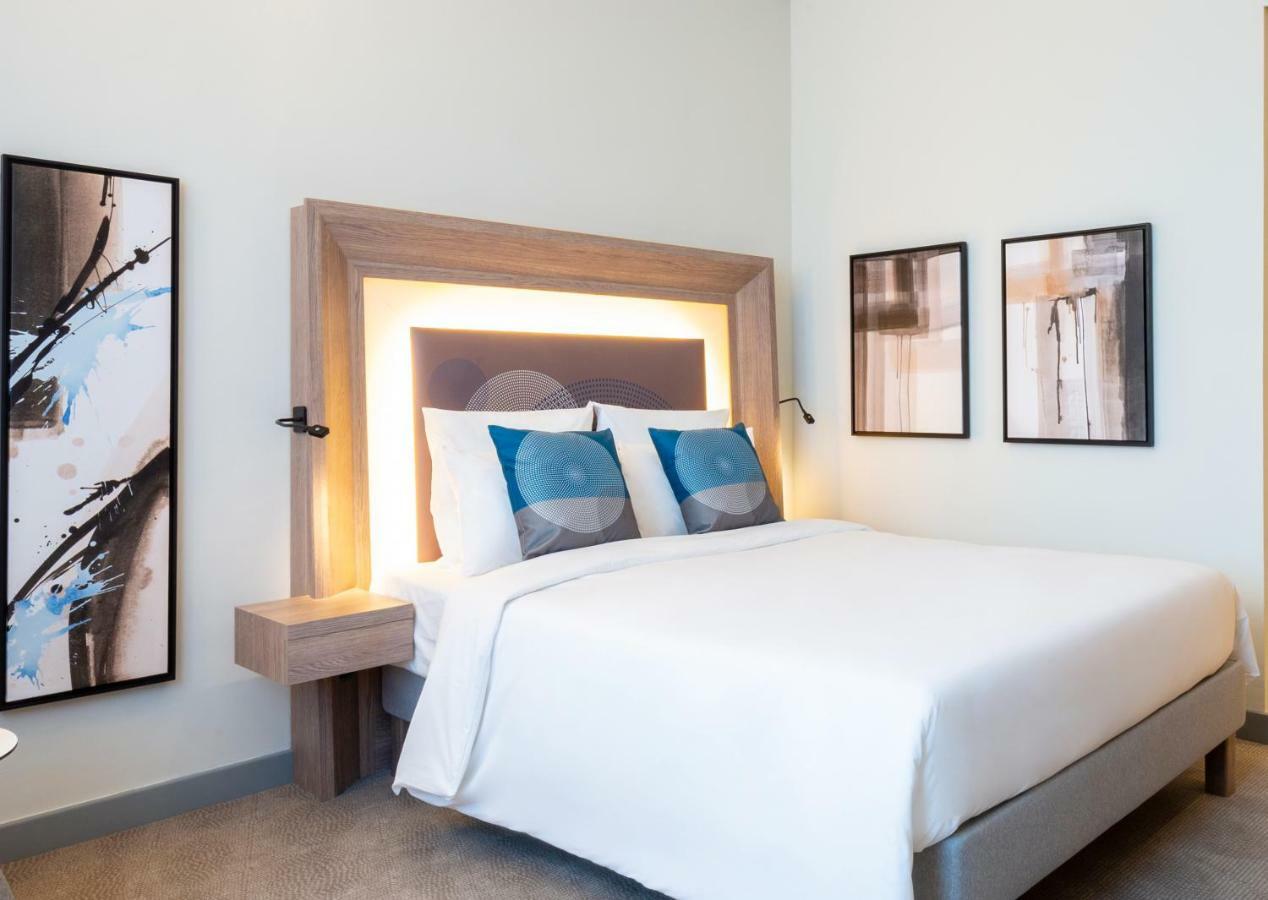 Novotel Bur Dubai - Healthcare City Exterior photo