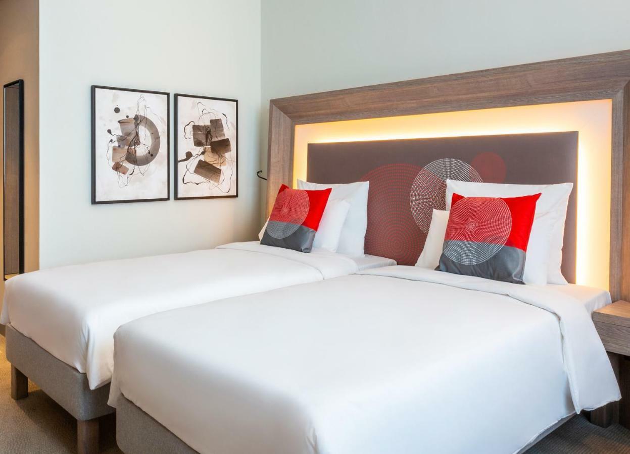 Novotel Bur Dubai - Healthcare City Exterior photo