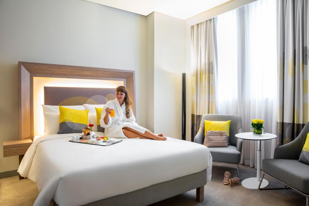 Novotel Bur Dubai - Healthcare City Exterior photo