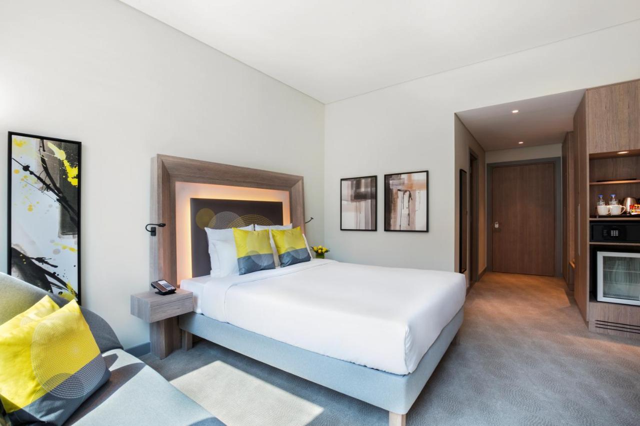 Novotel Bur Dubai - Healthcare City Exterior photo