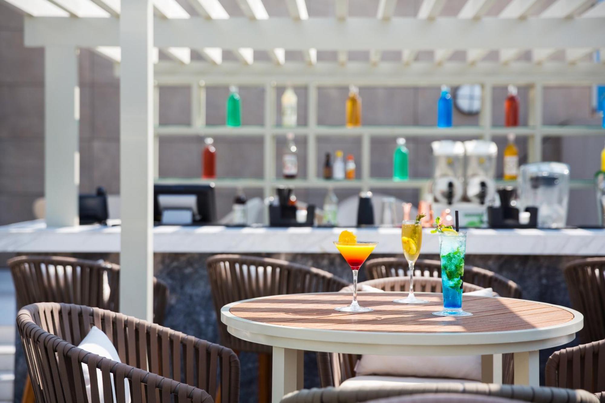 Novotel Bur Dubai - Healthcare City Exterior photo