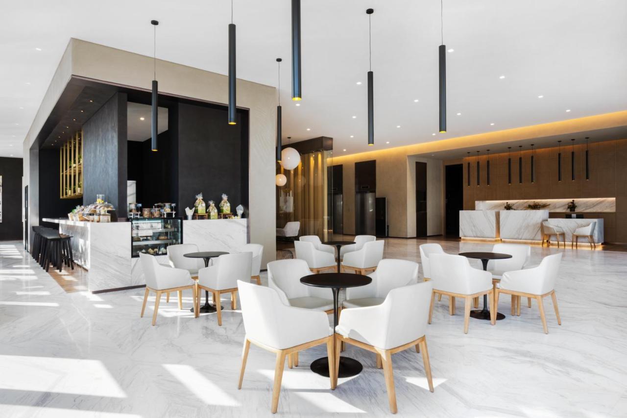 Novotel Bur Dubai - Healthcare City Exterior photo